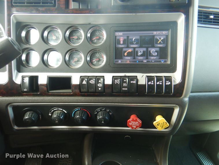 image for item KW9874 2016 Kenworth T660  semi truck