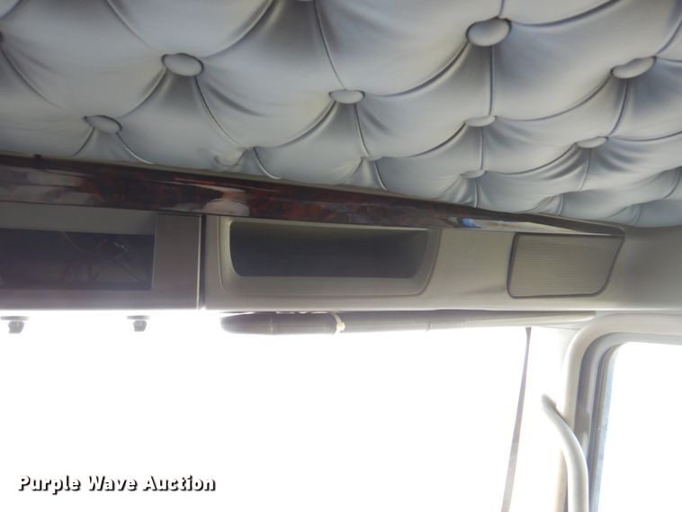 image for item KW9874 2016 Kenworth T660  semi truck