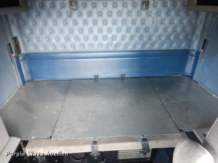 image for item KW9874 2016 Kenworth T660  semi truck