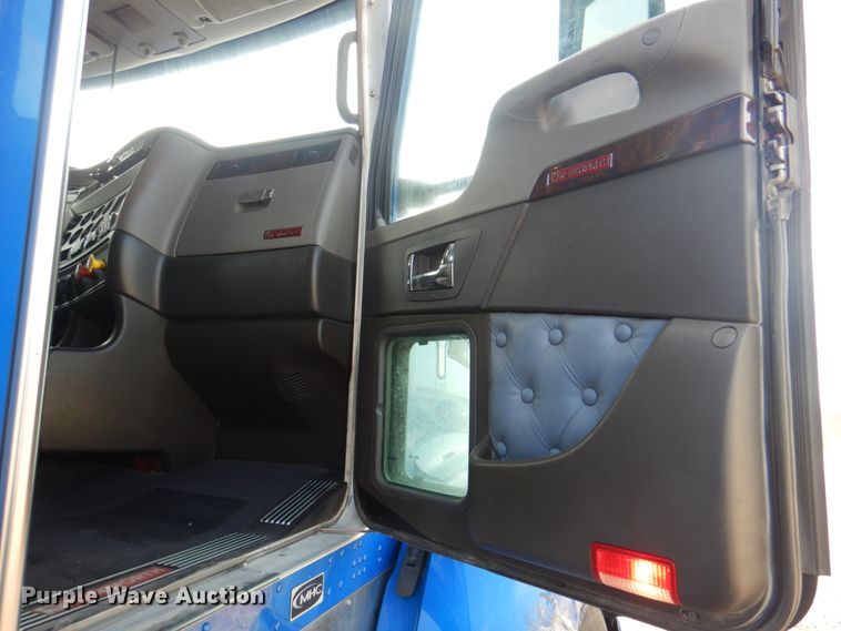 image for item KW9874 2016 Kenworth T660  semi truck