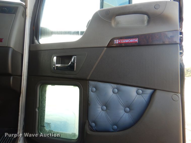 image for item KW9874 2016 Kenworth T660  semi truck