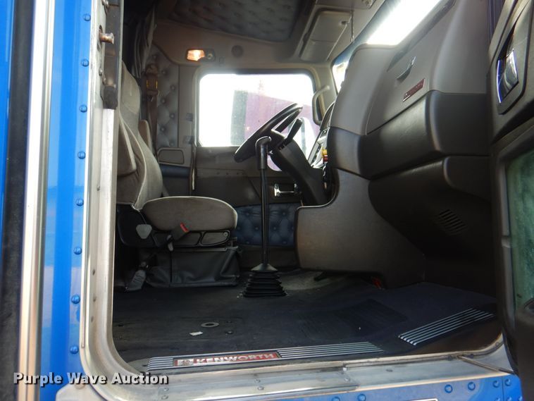 image for item KW9874 2016 Kenworth T660  semi truck