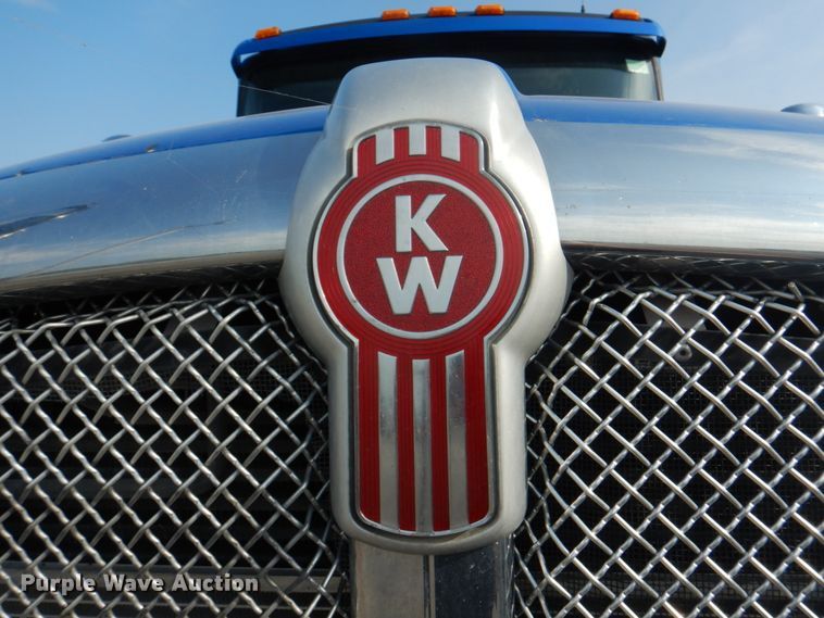 image for item KW9874 2016 Kenworth T660  semi truck
