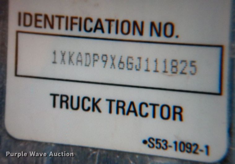 image for item KW9874 2016 Kenworth T660  semi truck