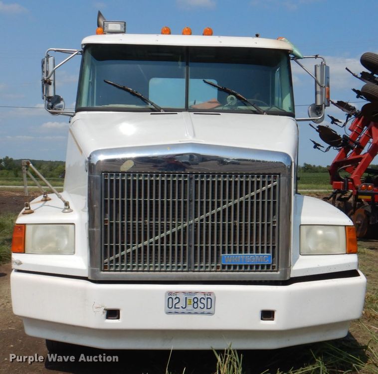 image for item KX9447 1994 White GMC WCA  truck cab and chassis