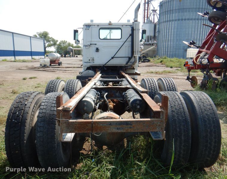 image for item KX9447 1994 White GMC WCA  truck cab and chassis