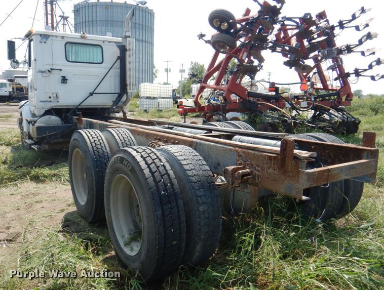 image for item KX9447 1994 White GMC WCA  truck cab and chassis