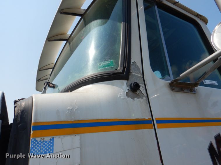 image for item KX9447 1994 White GMC WCA  truck cab and chassis