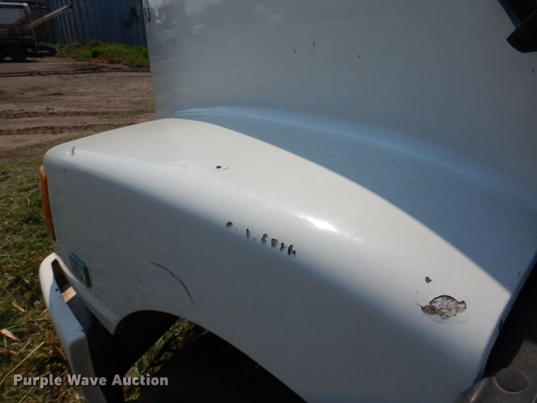 image for item KX9447 1994 White GMC WCA  truck cab and chassis