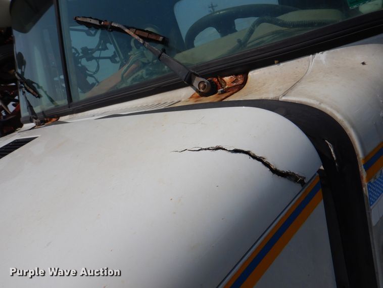 image for item KX9447 1994 White GMC WCA  truck cab and chassis