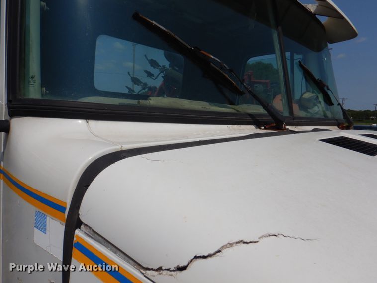 image for item KX9447 1994 White GMC WCA  truck cab and chassis