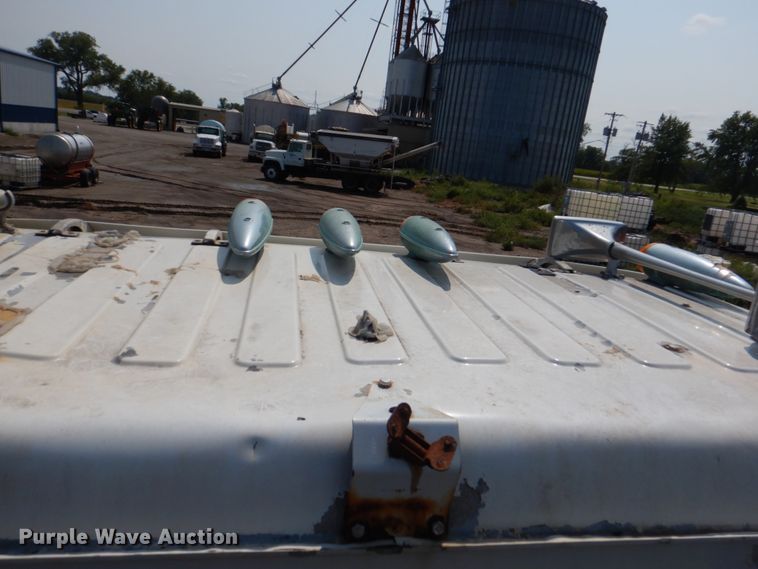 image for item KX9447 1994 White GMC WCA  truck cab and chassis