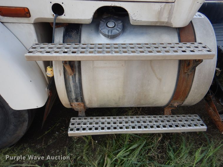 image for item KX9447 1994 White GMC WCA  truck cab and chassis