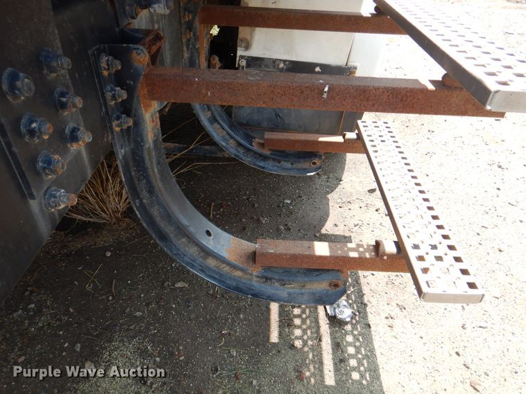 image for item KX9447 1994 White GMC WCA  truck cab and chassis