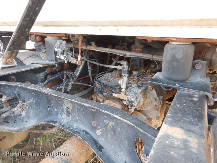 image for item KX9447 1994 White GMC WCA  truck cab and chassis