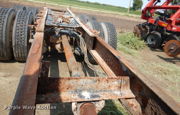 image for item KX9447 1994 White GMC WCA  truck cab and chassis