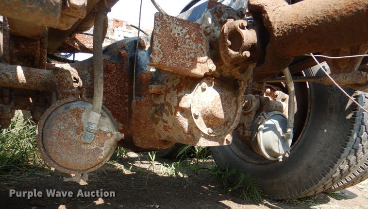 image for item KX9447 1994 White GMC WCA  truck cab and chassis