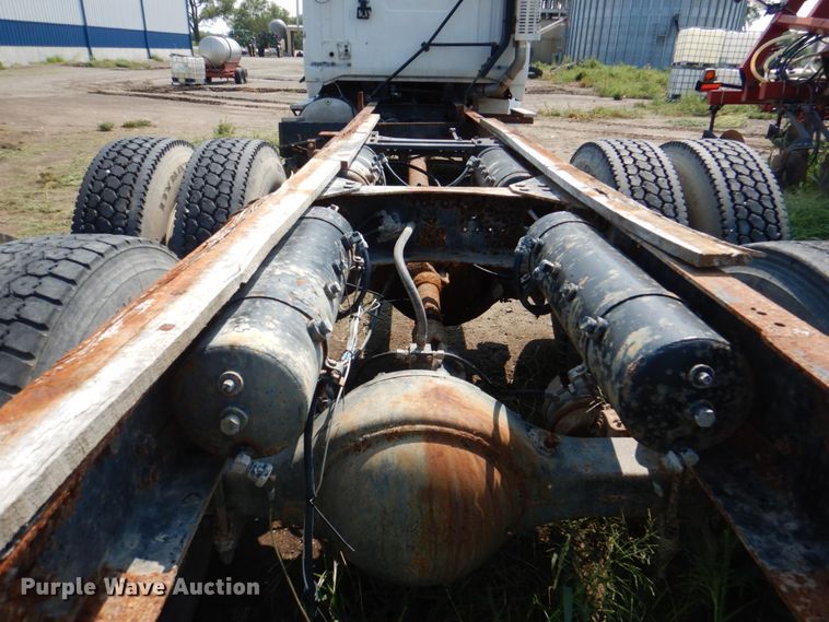 image for item KX9447 1994 White GMC WCA  truck cab and chassis