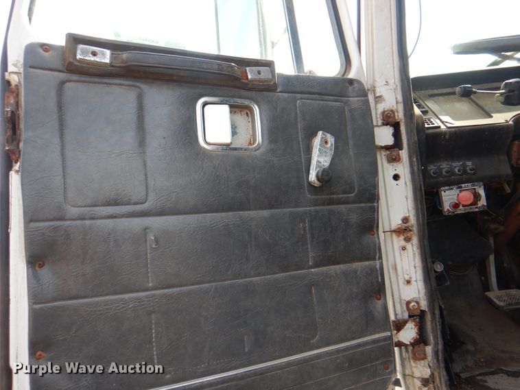 image for item KX9447 1994 White GMC WCA  truck cab and chassis