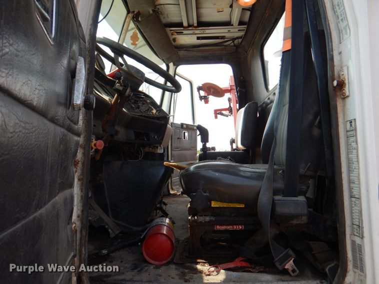 image for item KX9447 1994 White GMC WCA  truck cab and chassis