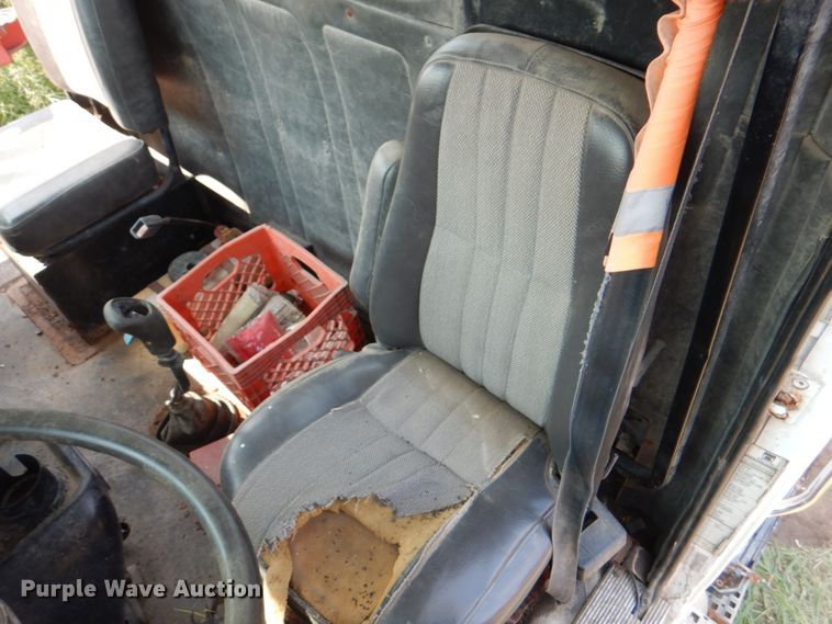 image for item KX9447 1994 White GMC WCA  truck cab and chassis