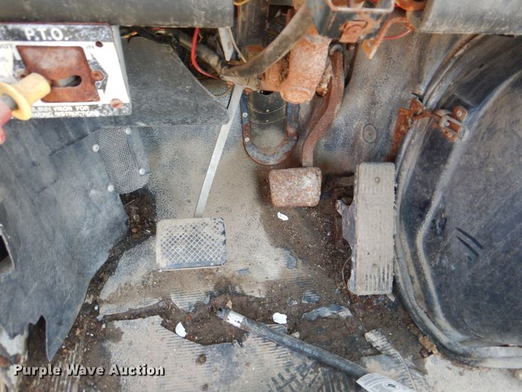 image for item KX9447 1994 White GMC WCA  truck cab and chassis