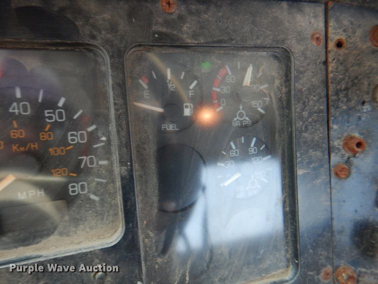 image for item KX9447 1994 White GMC WCA  truck cab and chassis