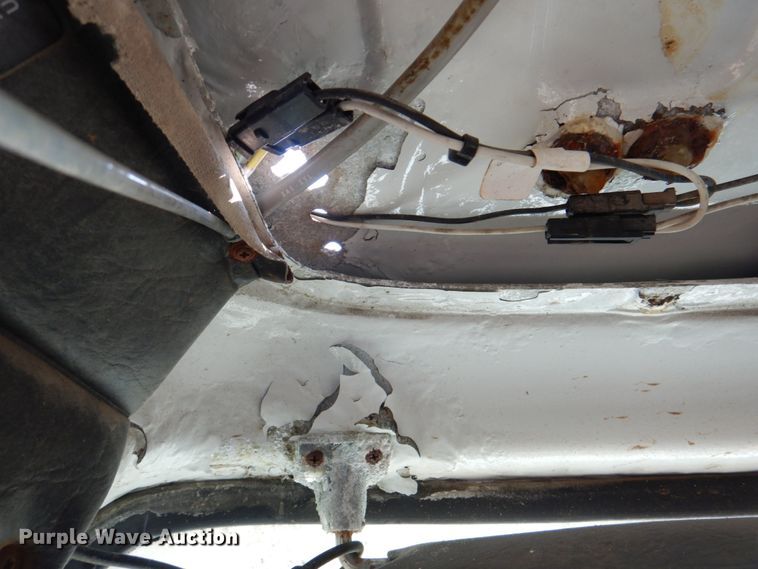 image for item KX9447 1994 White GMC WCA  truck cab and chassis