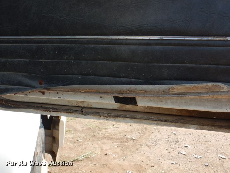 image for item KX9447 1994 White GMC WCA  truck cab and chassis