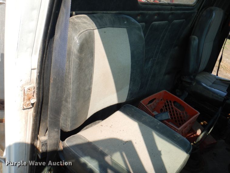 image for item KX9447 1994 White GMC WCA  truck cab and chassis