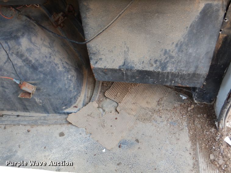 image for item KX9447 1994 White GMC WCA  truck cab and chassis