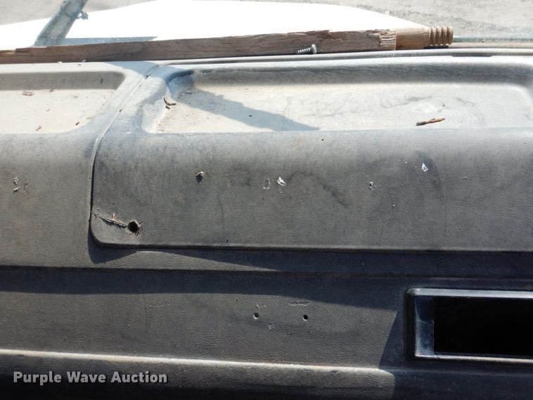 image for item KX9447 1994 White GMC WCA  truck cab and chassis