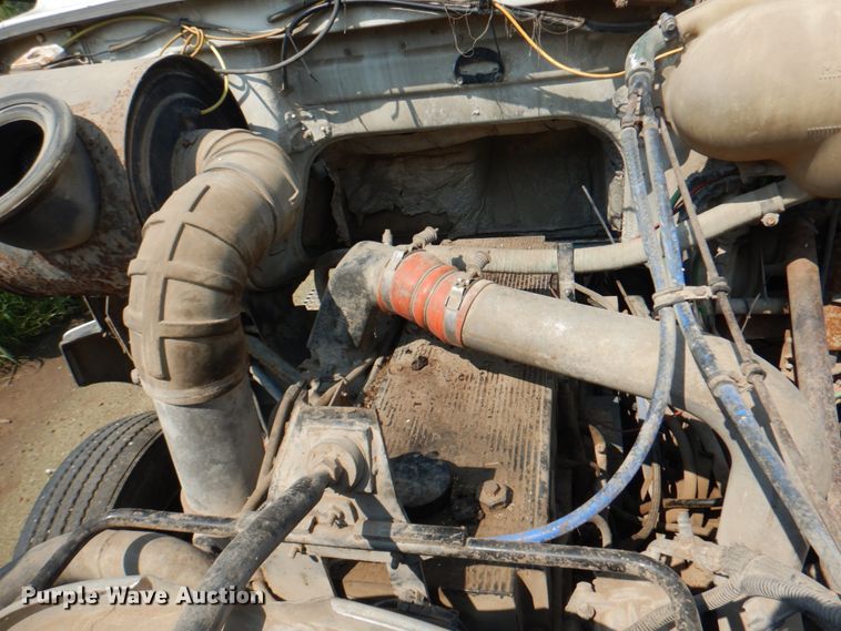 image for item KX9447 1994 White GMC WCA  truck cab and chassis