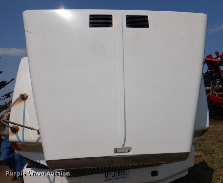 image for item KX9447 1994 White GMC WCA  truck cab and chassis