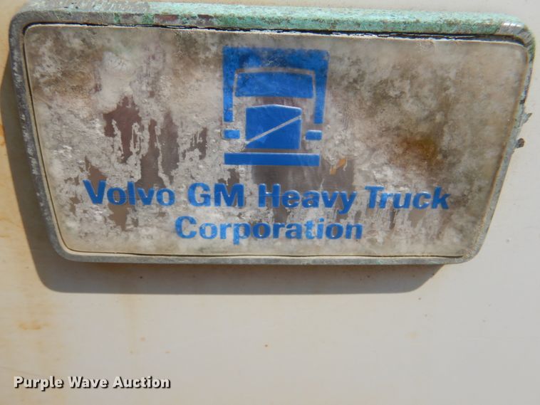 image for item KX9447 1994 White GMC WCA  truck cab and chassis