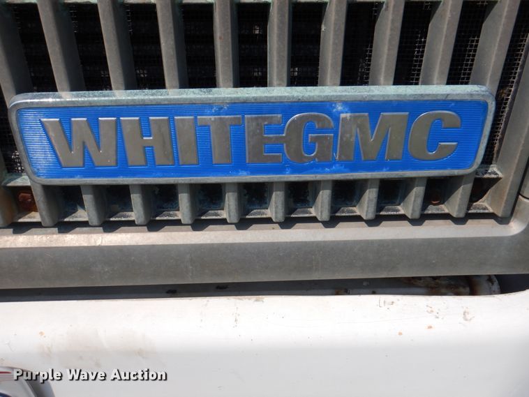 image for item KX9447 1994 White GMC WCA  truck cab and chassis