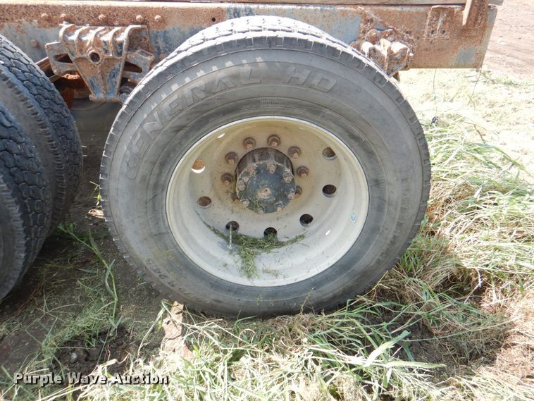 image for item KX9447 1994 White GMC WCA  truck cab and chassis