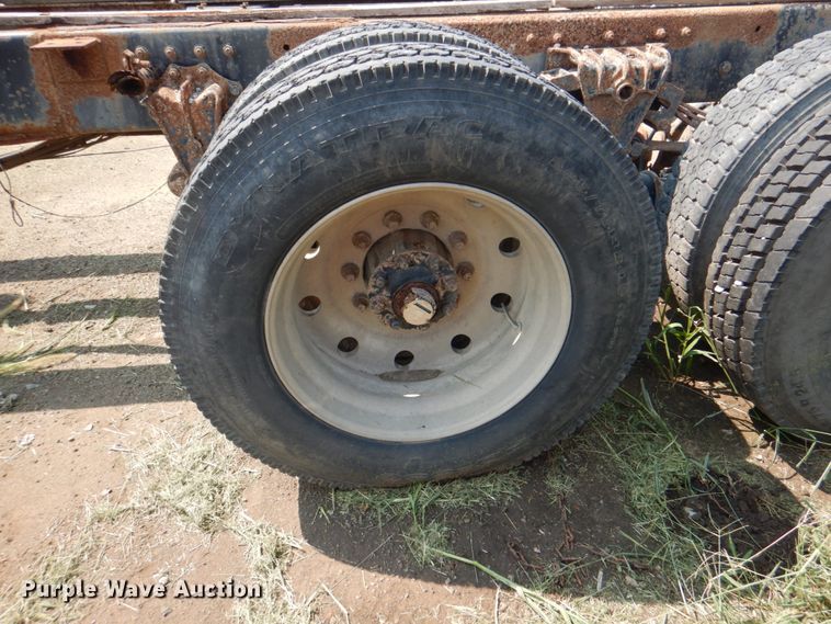 image for item KX9447 1994 White GMC WCA  truck cab and chassis