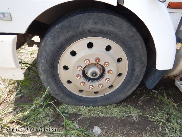 image for item KX9447 1994 White GMC WCA  truck cab and chassis