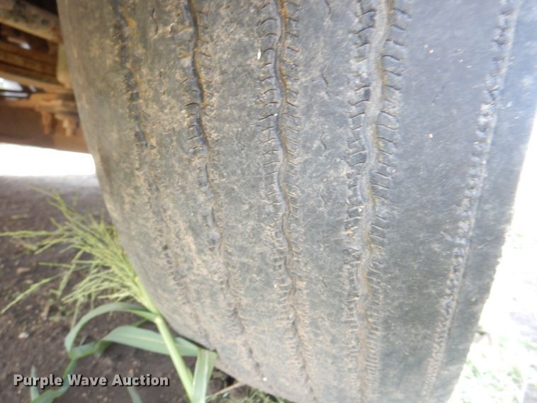 image for item KX9447 1994 White GMC WCA  truck cab and chassis