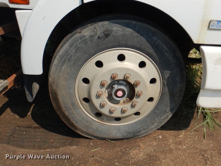 image for item KX9447 1994 White GMC WCA  truck cab and chassis