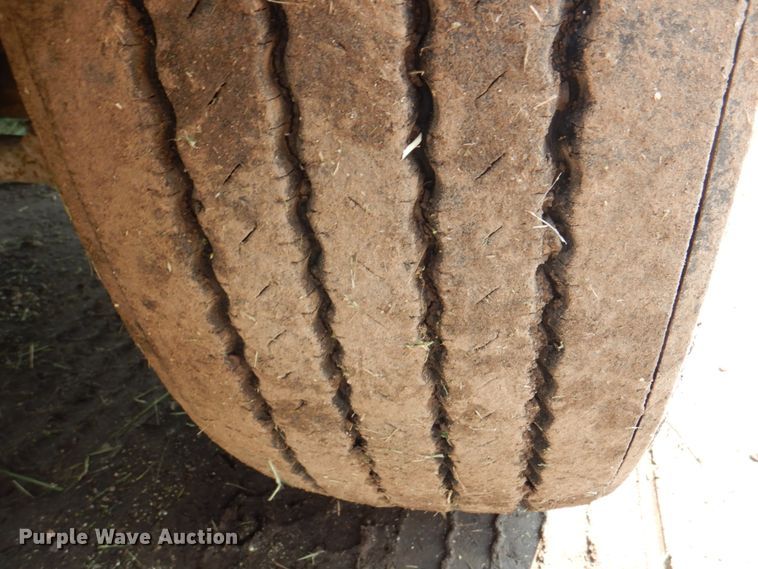 image for item KX9447 1994 White GMC WCA  truck cab and chassis