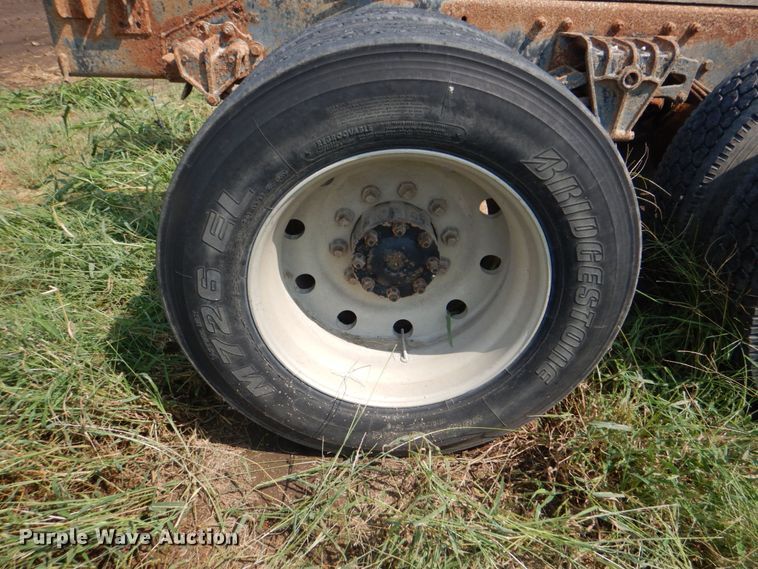 image for item KX9447 1994 White GMC WCA  truck cab and chassis