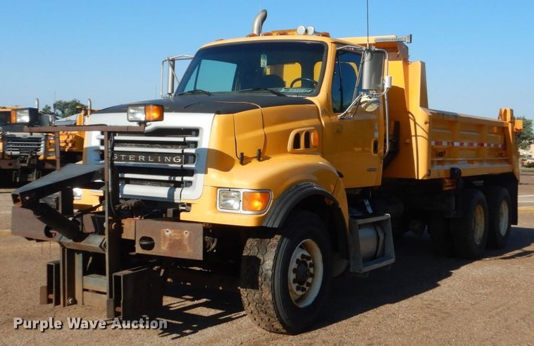image for item DC8752 2002 Sterling L9500  dump truck