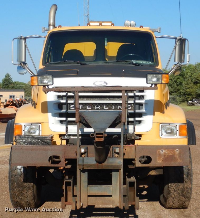 image for item DC8752 2002 Sterling L9500  dump truck