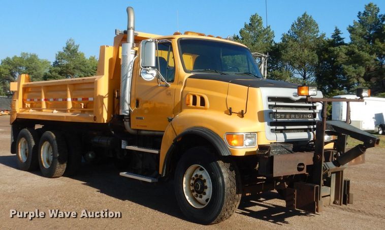 image for item DC8752 2002 Sterling L9500  dump truck