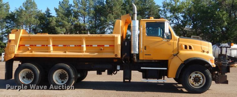 image for item DC8752 2002 Sterling L9500  dump truck