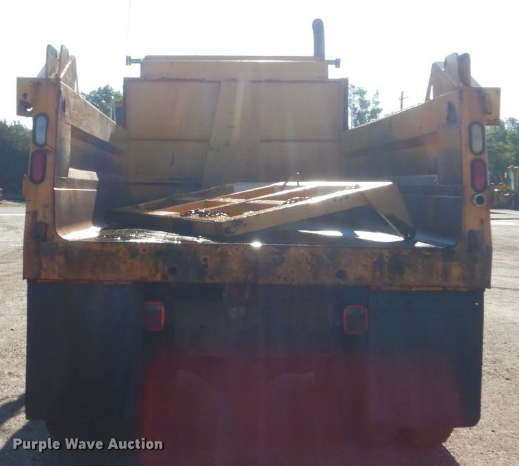 image for item DC8752 2002 Sterling L9500  dump truck