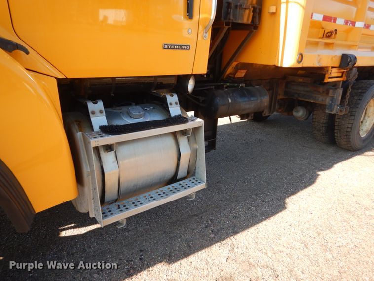 image for item DC8752 2002 Sterling L9500  dump truck