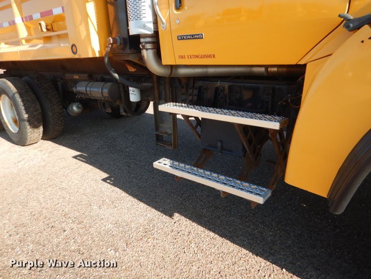 image for item DC8752 2002 Sterling L9500  dump truck